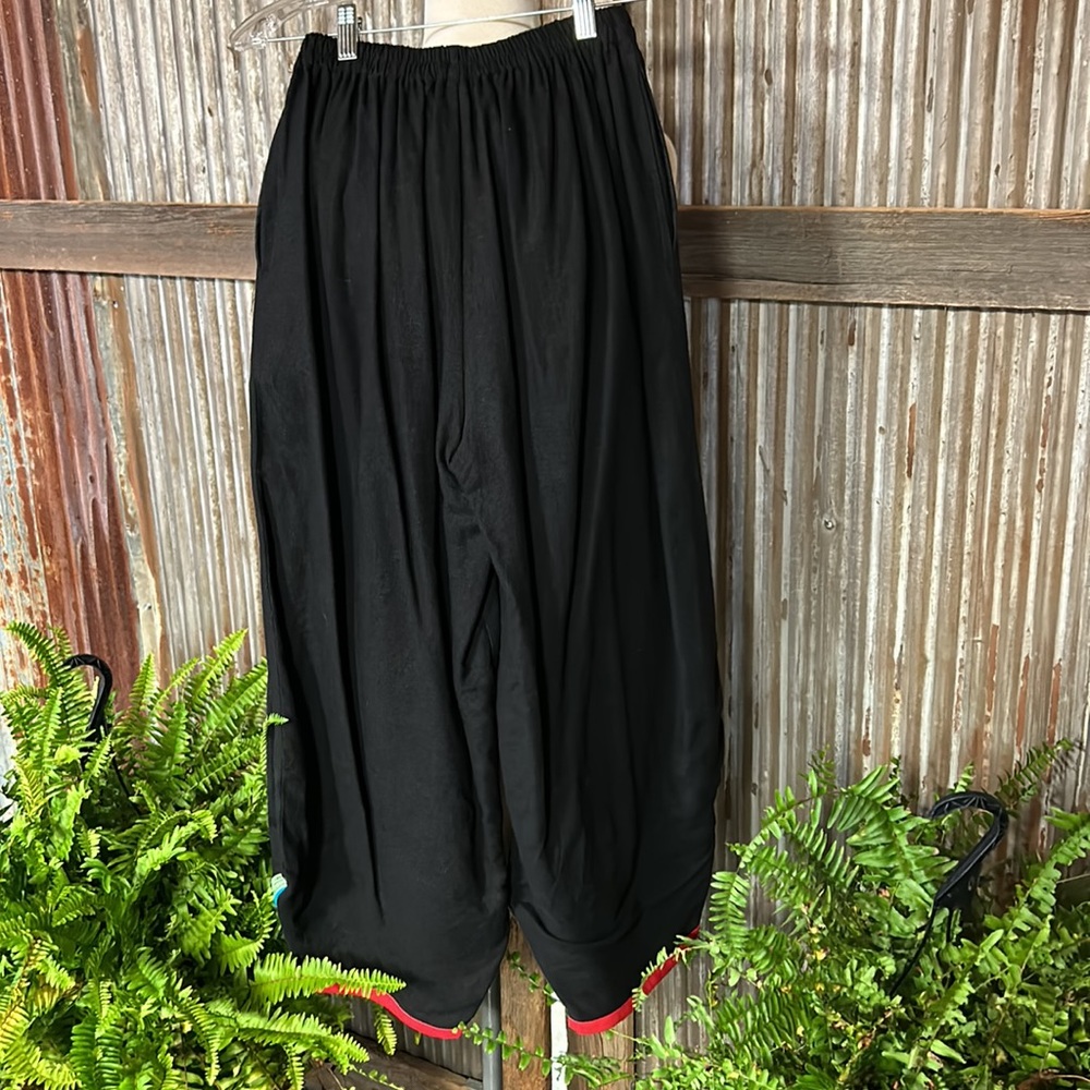 Very unique Chinese embroidery black cotton pants approximate size M - Picture 6 of 7